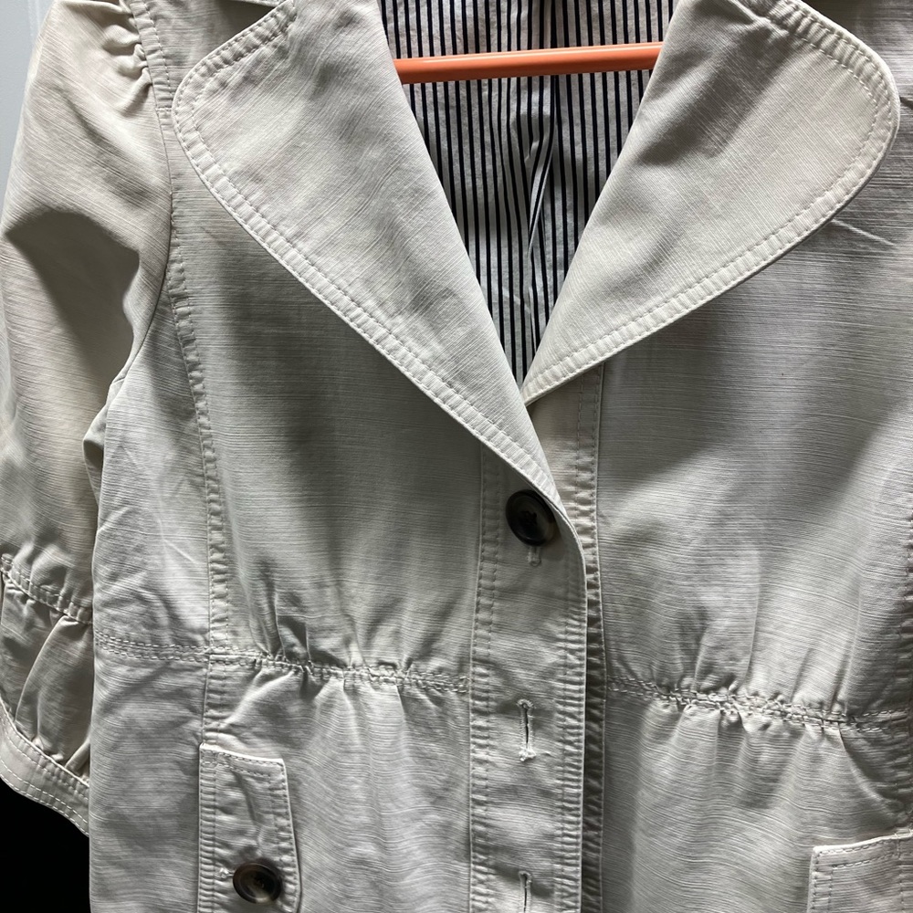 Ann Taylor light khaki 3/4 sleeve blazer - Picture 3 of 7